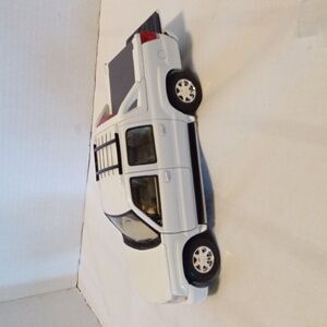 Welly 2002 Cadillac Escalade Truck